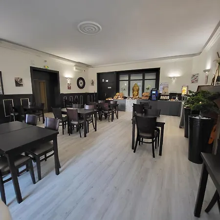 Brit Hotel Confort Auclair-3