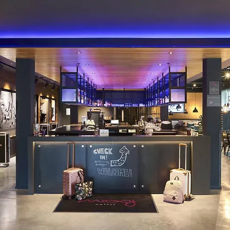 Moxy York-3