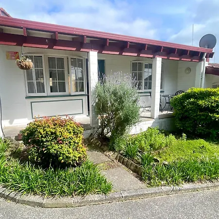 Browns Bay Olive Tree - Pet Friendly Family Apartment-3
