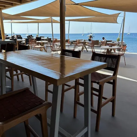 Akrotiri Hotel-3