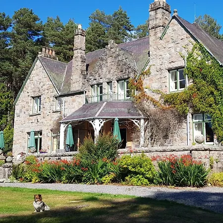 Cambus O' May Traditional Highland Hotel-3