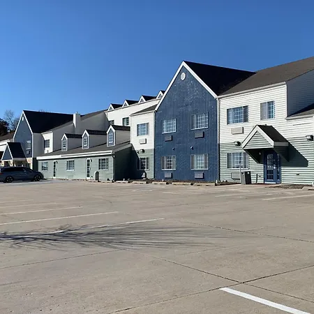 Days Inn & Suites By Wyndham Williamsburg Ia North-3