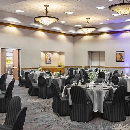 Hampton Inn Tropicana-2