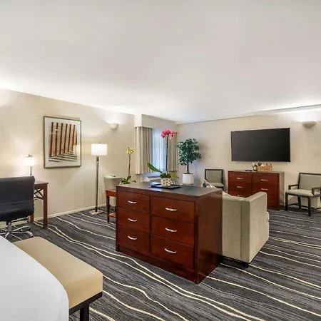 Best Western Plus Carpinteria Inn-3