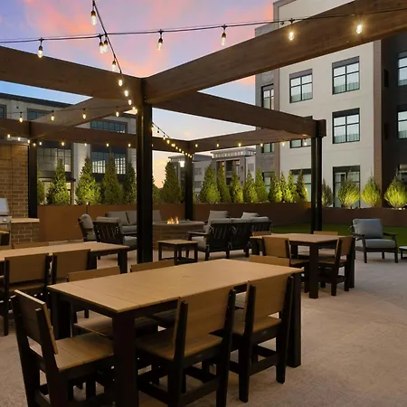Courtyard By Marriott Milwaukee Brookfield At Poplar Creek-2