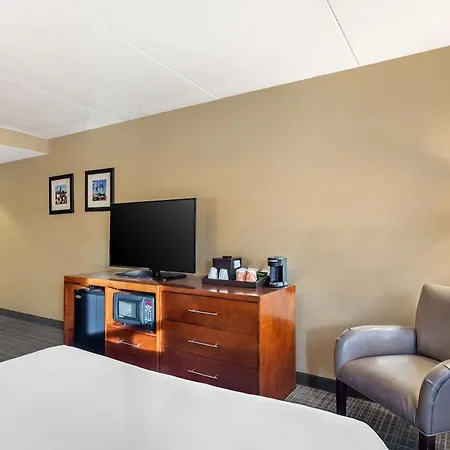 Comfort Inn & Suites Logan International Airport-3