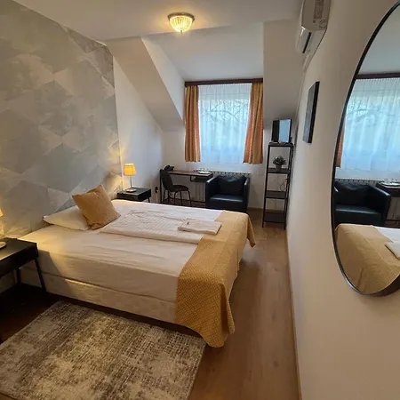 Hotel Gloria Budapest City Center-2