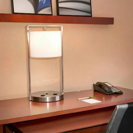 Courtyard By Marriott Hartford Windsor Airport-3