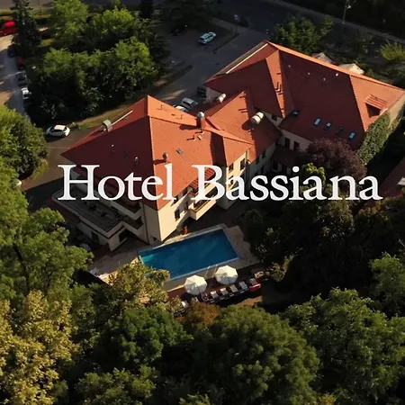 Bassiana Hotel Es Etterem-2