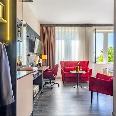 Plaza Premium Schwerin-3