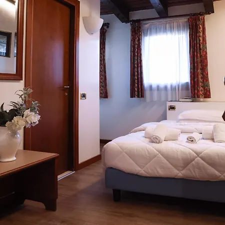 Hotel Villa Sara With Pool And Parking Near Venice-3