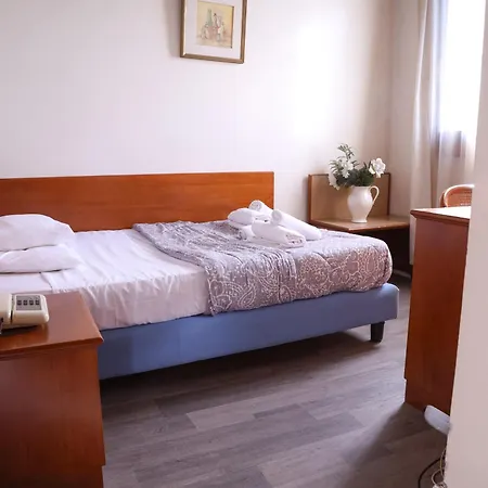 Hotel Villa Sara With Pool And Parking Near Venice-2