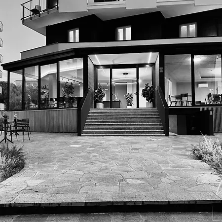 Hotel Noir - Free Brunch & Breakfast Until 13-00 - Vicinissimi A Mirabilandia-2