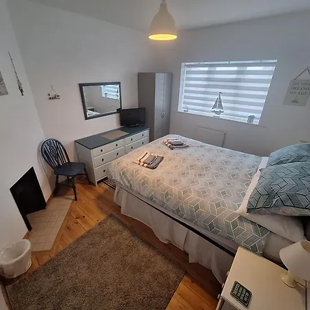 By The Sea, Home From Home Sleeps 6-2