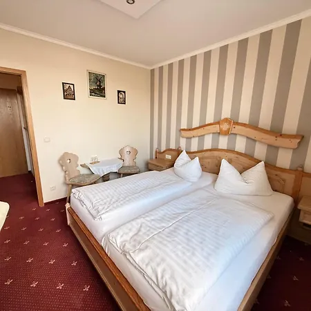Landhotel Burgenblick Garni & Tagungshotel-3