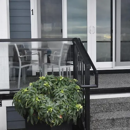 Qualicum Beach Ocean Suites-3