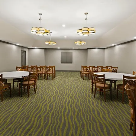 Red Roof Inn & Suites Irving - Dfw Airport South-3