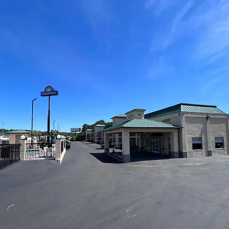 Days Inn By Wyndham Greenville-3