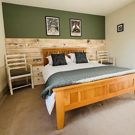 Hare & Hounds Bed & Breakfast-3