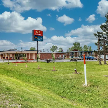 Econo Lodge Neenah-3