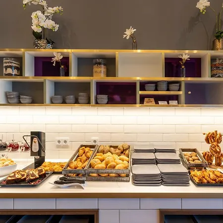 Plaza Premium Munchen-3