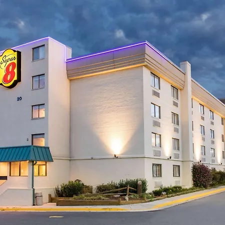 Super 8 By Wyndham Frederick-3