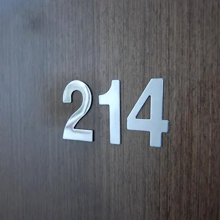 El Hostal 36-3