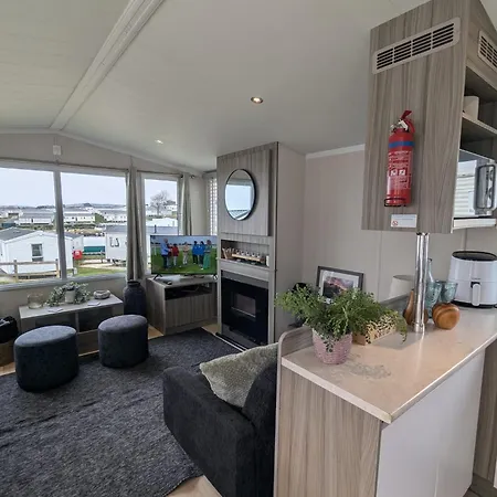 Beautifully Presented Dog Friendly Caravan On Very Popular Littlesea Holiday Haven Park Weymouth-2
