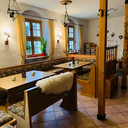 Waldhof zu Grillenburg im Tharandter Wald am See-3