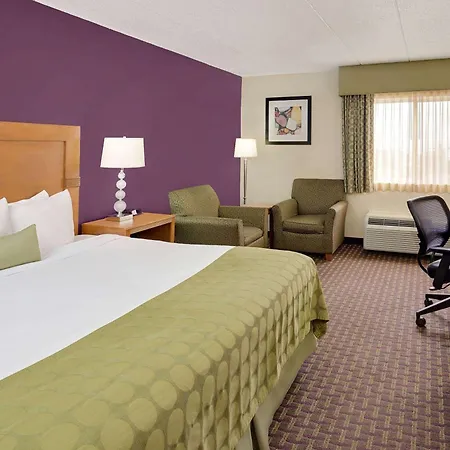 Ramada By Wyndham Marquette-2