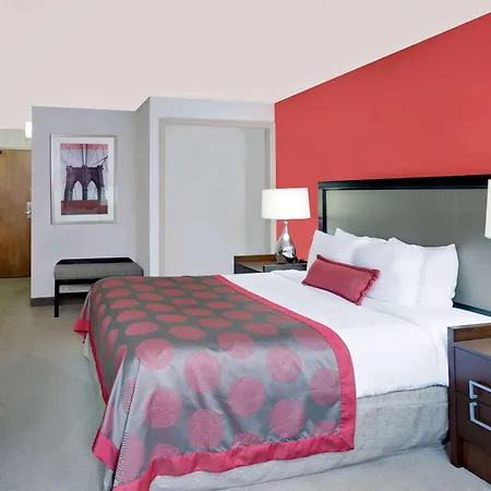 Ramada By Wyndham Marquette-3