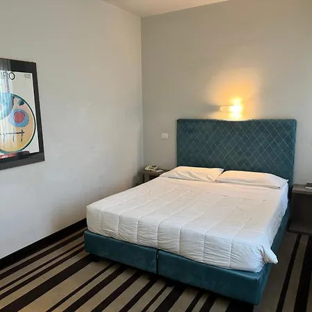 Jet Hotel-2