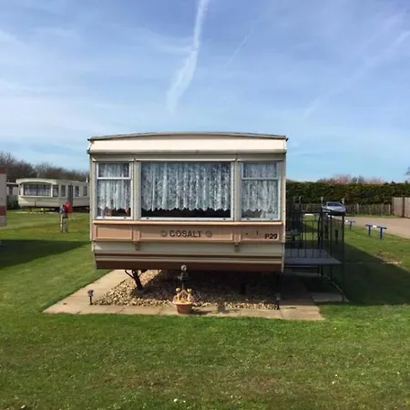 Summerlands Caravan Park, P29-2