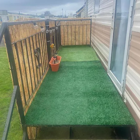 Summerlands Caravan Park, P29-3