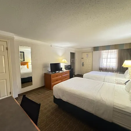 Rodeway Inn-3