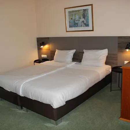 Hotel Am Park-2