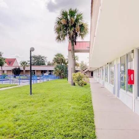 Oyo Hotel Dundee By Crystal Lake-2