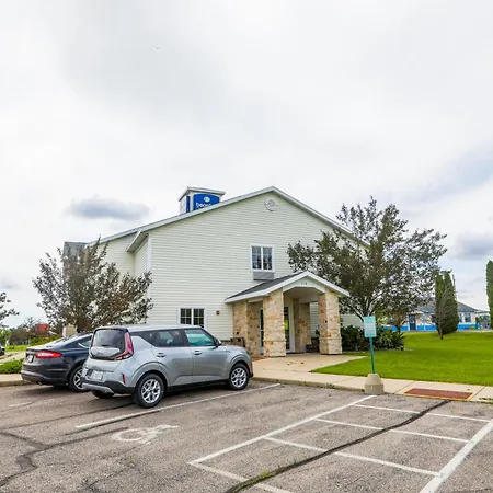 Evansville Inn & Suites By Oyo-3