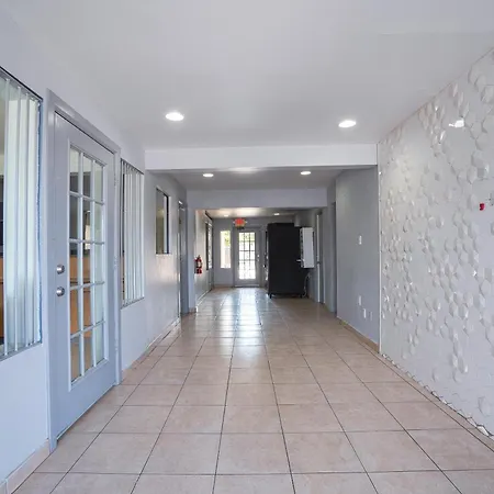 Oyo Hotel Midland-2