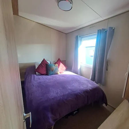 N & V Caravan Sand Le Mere-2