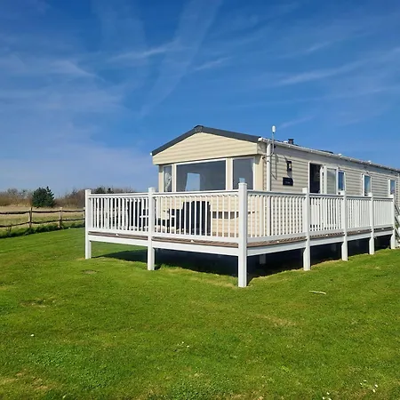 N & V Caravan Sand Le Mere-3