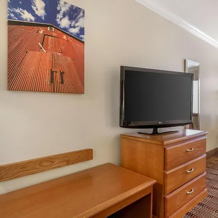 Best Western Club House Inn & Suites-3