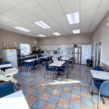 Super 8 By Wyndham Medicine Hat Ab-3