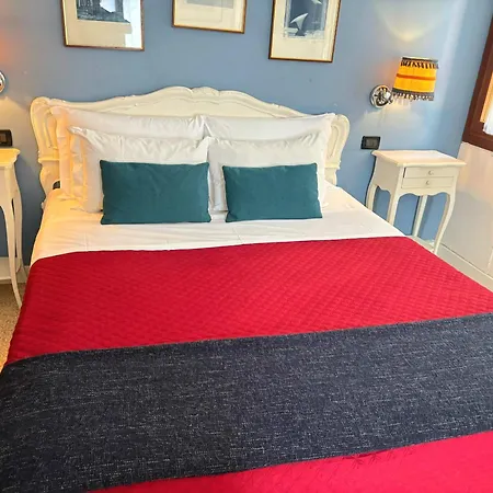 V Nice Rooms-3