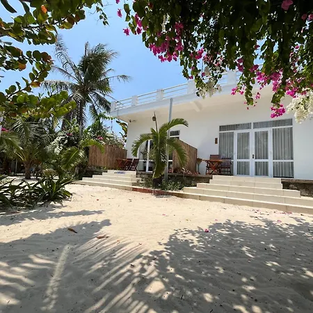 Robinson Beach Bungalow-3