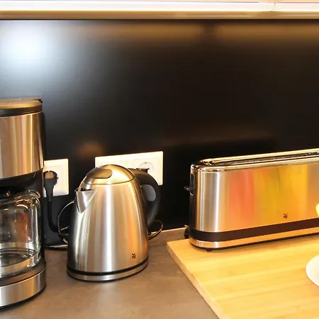 Hotel Ulm Zentrum - Komplettes Zimmer, Hochbett, Android TV&eigenem Bad - perfekt für Familien&Gruppen-2