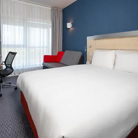 Holiday Inn Express Swindon City Centre By Ihg-2