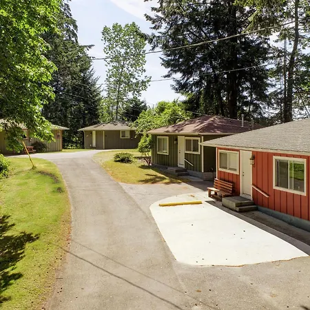 Malahat Bungalows Motel-3