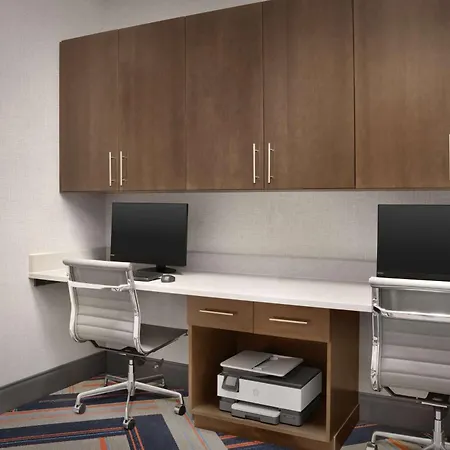 Hampton Inn & Suites Williston-3