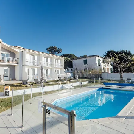 Beach Hotel - Le Grand Chalet-3